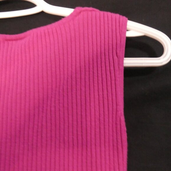 SUZY SHIER | medium | Vibrant Pink Ruched Sleeveless Top | Decorative Accent - Picture 11 of 13